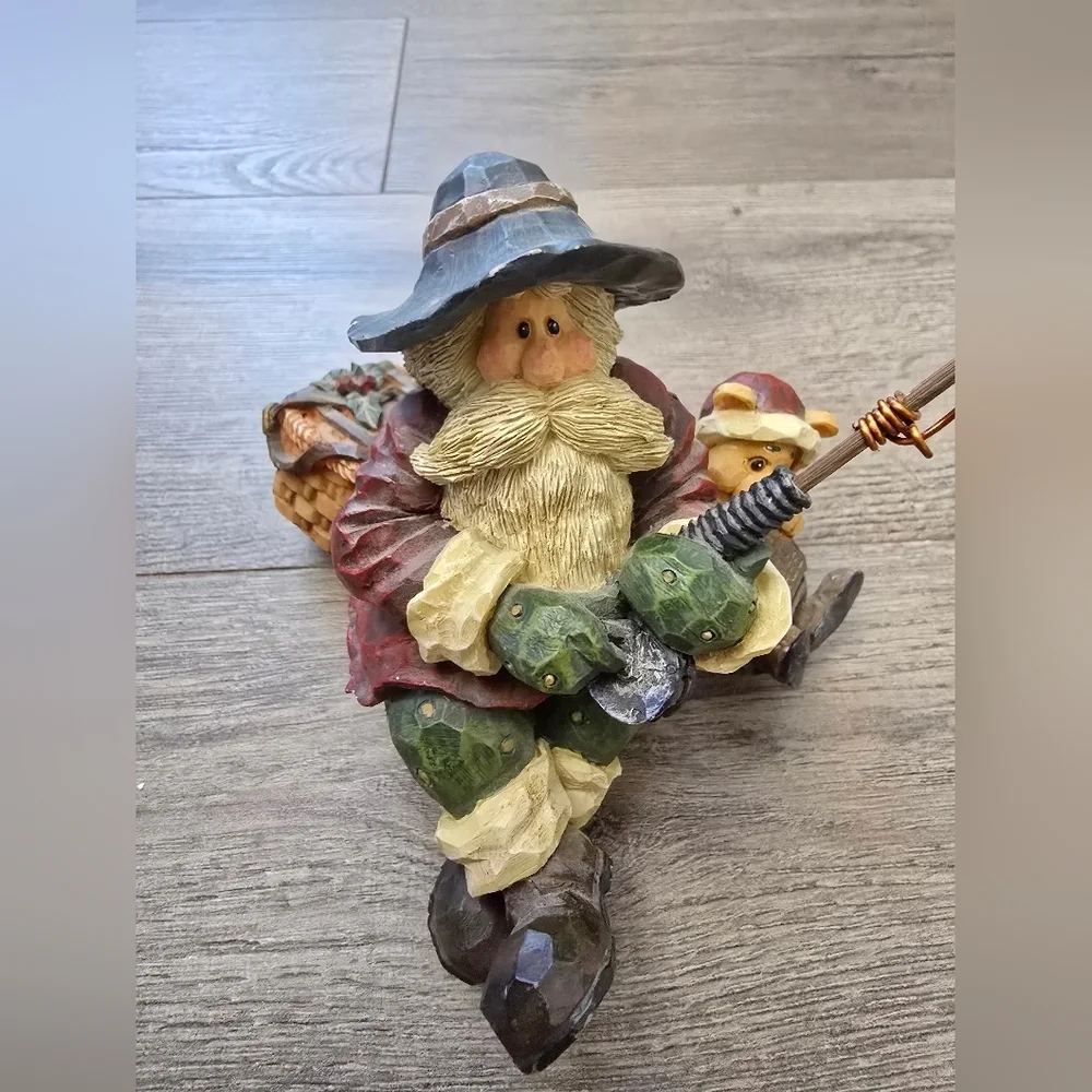 1999 Carvers Choice Boyds Collection Fishing Santa & Bear Cabin Cottage Country
